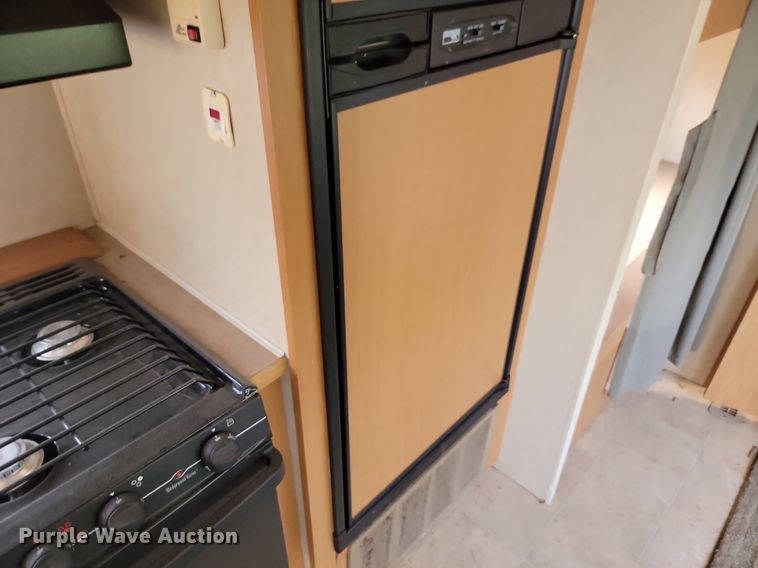 image for item LV9488 2005 Dutchmen  camper