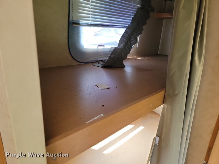 image for item LV9488 2005 Dutchmen  camper