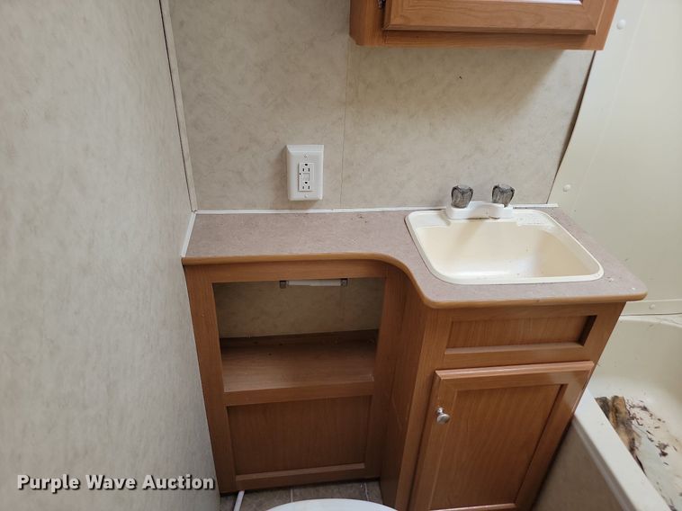 image for item LV9488 2005 Dutchmen  camper