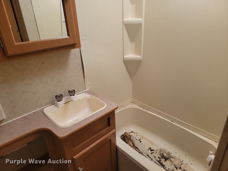 image for item LV9488 2005 Dutchmen  camper