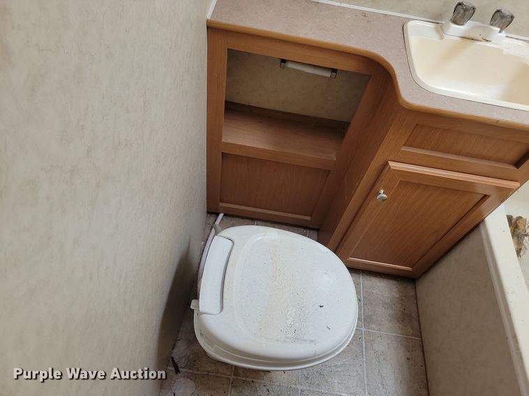 image for item LV9488 2005 Dutchmen  camper