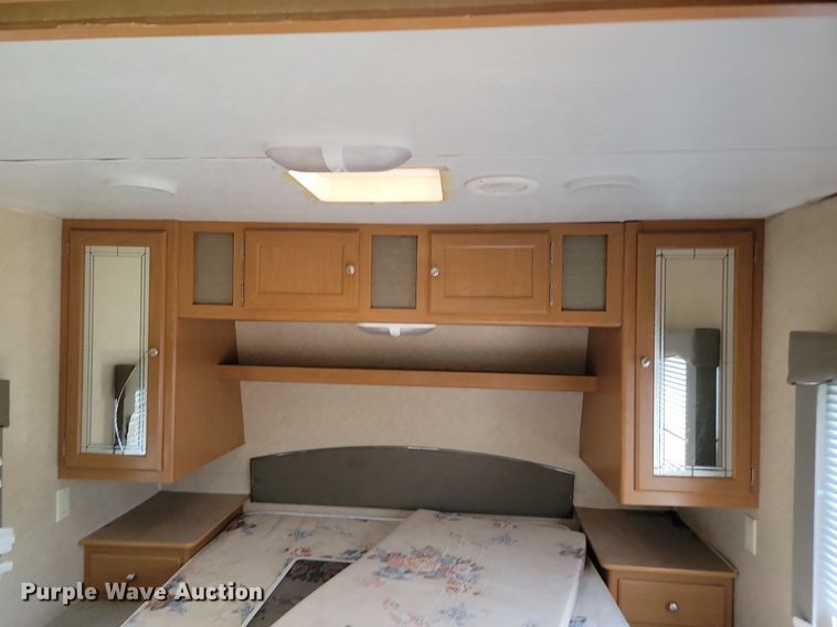 image for item LV9488 2005 Dutchmen  camper