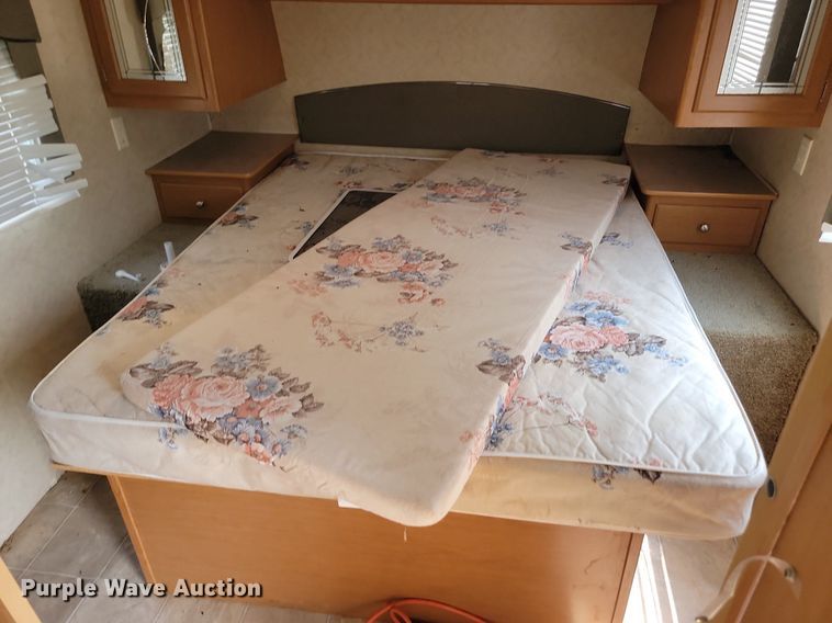 image for item LV9488 2005 Dutchmen  camper