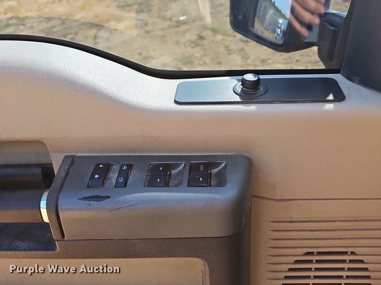 image for item LW9737 2012 Ford F250 Super Duty XL  Crew Cab pickup truck