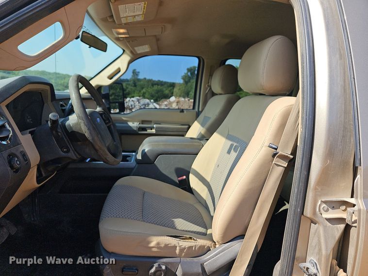 image for item LW9737 2012 Ford F250 Super Duty XL  Crew Cab pickup truck