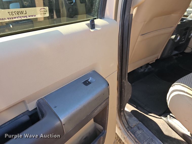 image for item LW9737 2012 Ford F250 Super Duty XL  Crew Cab pickup truck