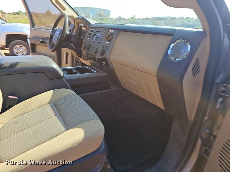 image for item LW9737 2012 Ford F250 Super Duty XL  Crew Cab pickup truck