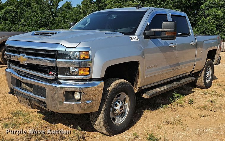 image for item LW9738 2018 Chevrolet Silverado  Crew Cab pickup truck