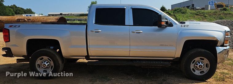 image for item LW9738 2018 Chevrolet Silverado  Crew Cab pickup truck