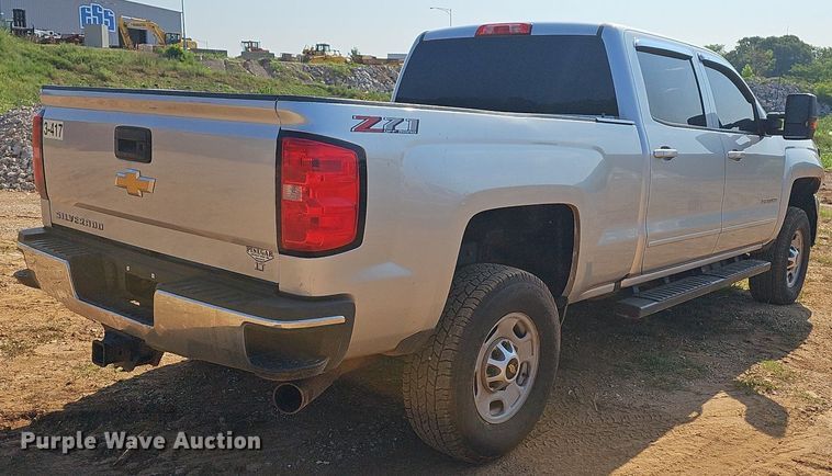 image for item LW9738 2018 Chevrolet Silverado  Crew Cab pickup truck