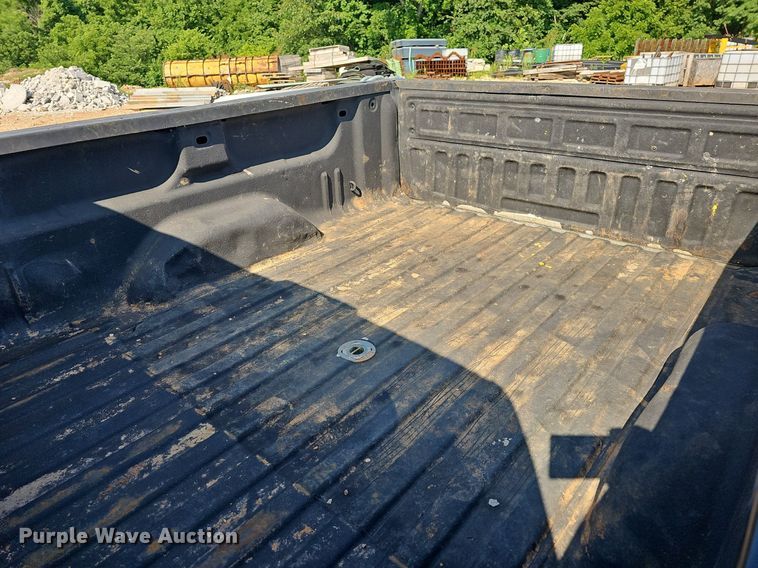 image for item LW9738 2018 Chevrolet Silverado  Crew Cab pickup truck