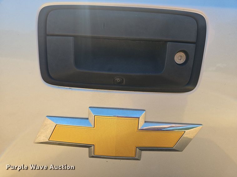 image for item LW9738 2018 Chevrolet Silverado  Crew Cab pickup truck