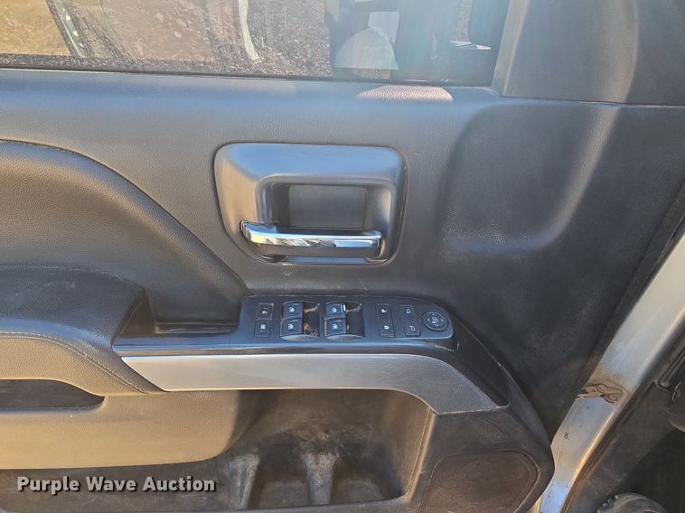 image for item LW9738 2018 Chevrolet Silverado  Crew Cab pickup truck