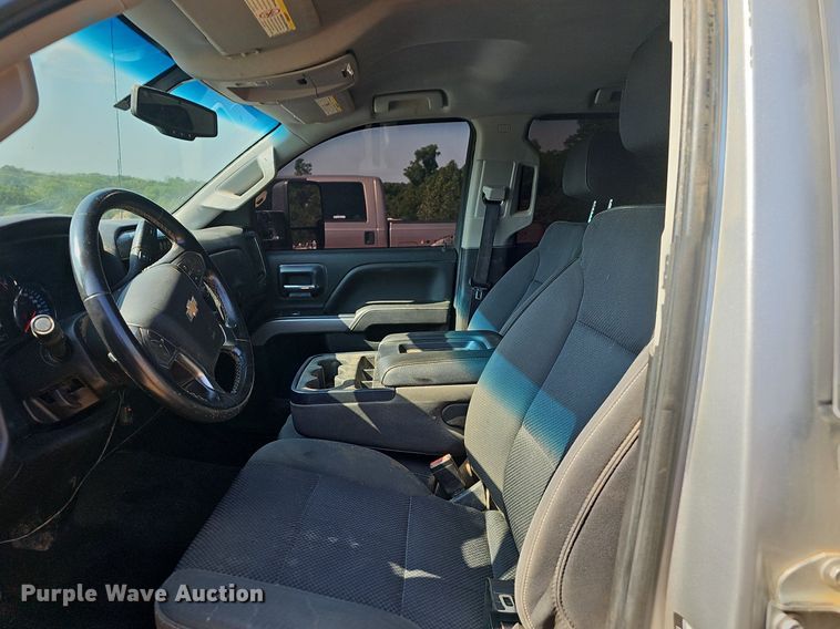 image for item LW9738 2018 Chevrolet Silverado  Crew Cab pickup truck