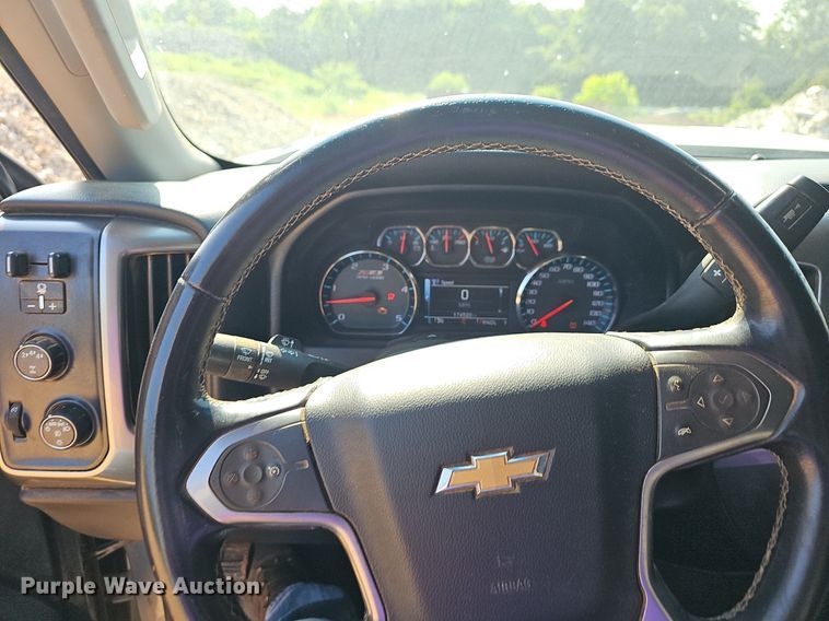 image for item LW9738 2018 Chevrolet Silverado  Crew Cab pickup truck