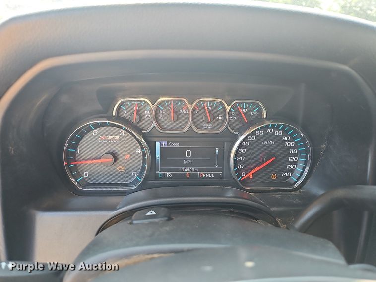 image for item LW9738 2018 Chevrolet Silverado  Crew Cab pickup truck