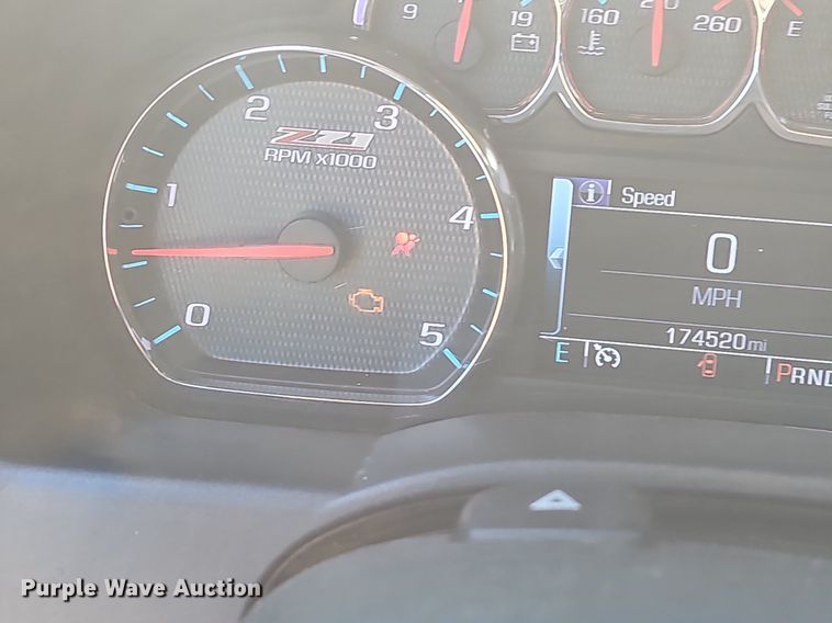 image for item LW9738 2018 Chevrolet Silverado  Crew Cab pickup truck