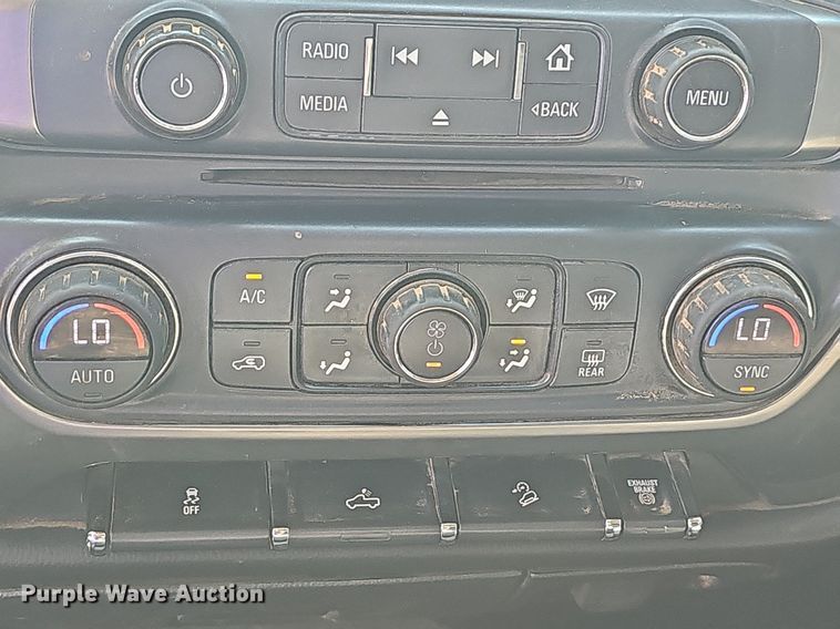 image for item LW9738 2018 Chevrolet Silverado  Crew Cab pickup truck