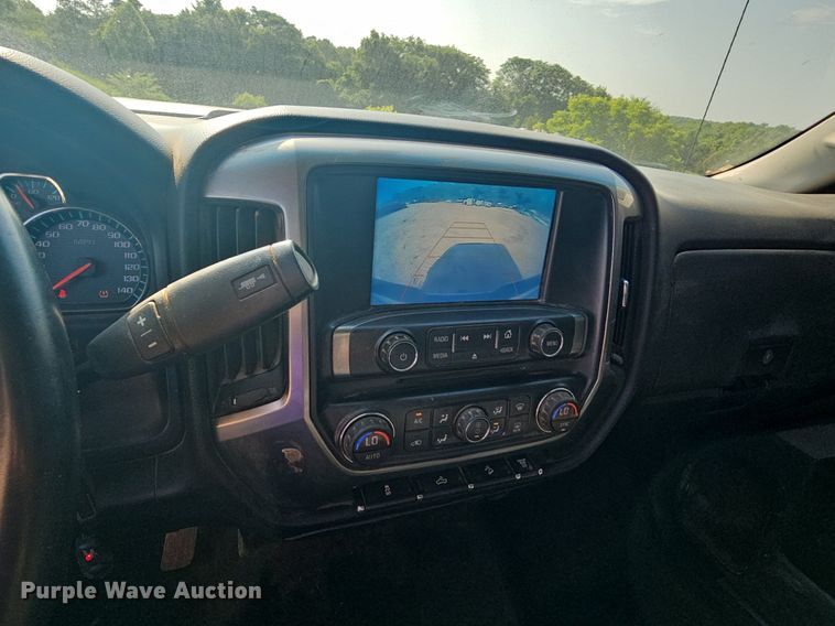 image for item LW9738 2018 Chevrolet Silverado  Crew Cab pickup truck