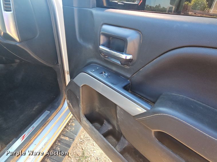 image for item LW9738 2018 Chevrolet Silverado  Crew Cab pickup truck