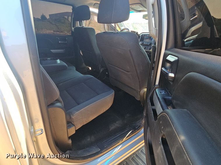 image for item LW9738 2018 Chevrolet Silverado  Crew Cab pickup truck