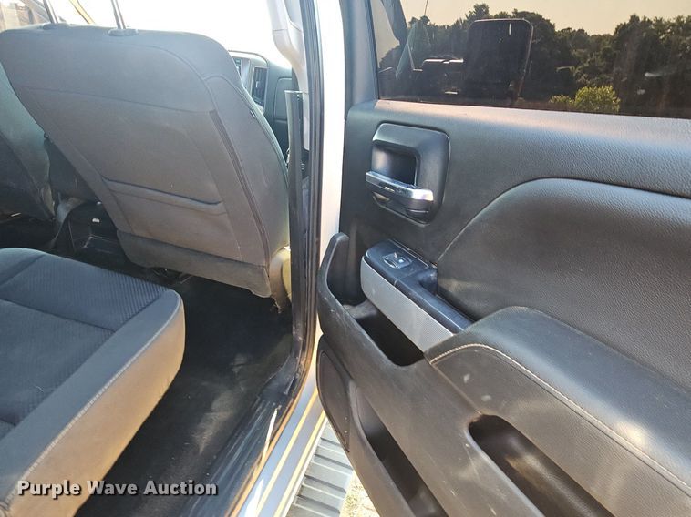 image for item LW9738 2018 Chevrolet Silverado  Crew Cab pickup truck