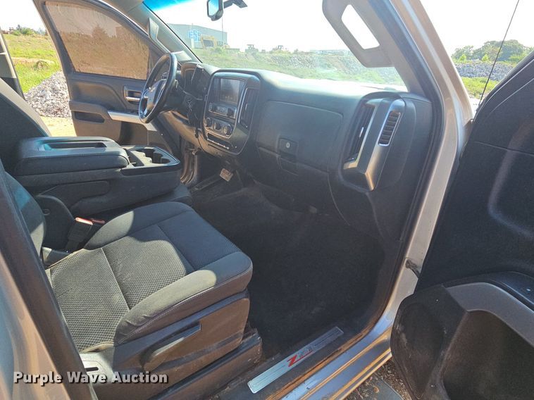 image for item LW9738 2018 Chevrolet Silverado  Crew Cab pickup truck