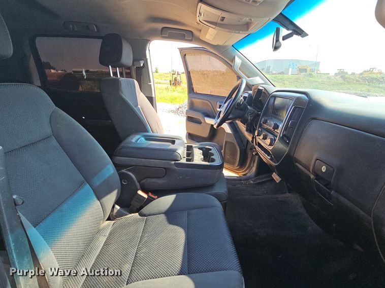 image for item LW9738 2018 Chevrolet Silverado  Crew Cab pickup truck