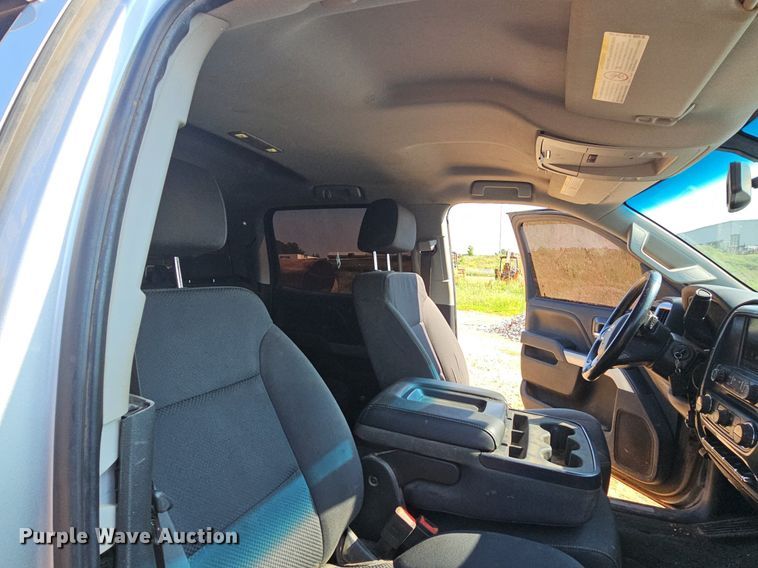 image for item LW9738 2018 Chevrolet Silverado  Crew Cab pickup truck