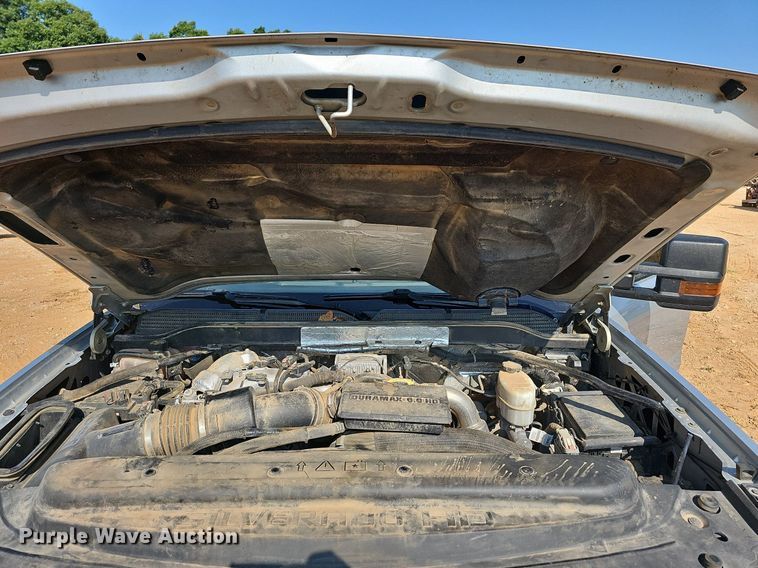 image for item LW9738 2018 Chevrolet Silverado  Crew Cab pickup truck