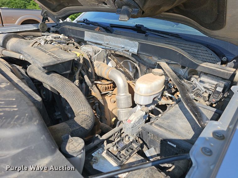 image for item LW9738 2018 Chevrolet Silverado  Crew Cab pickup truck