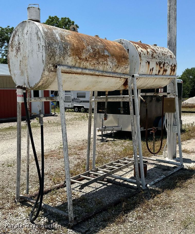 image for item MB9571 (2) fuel tanks