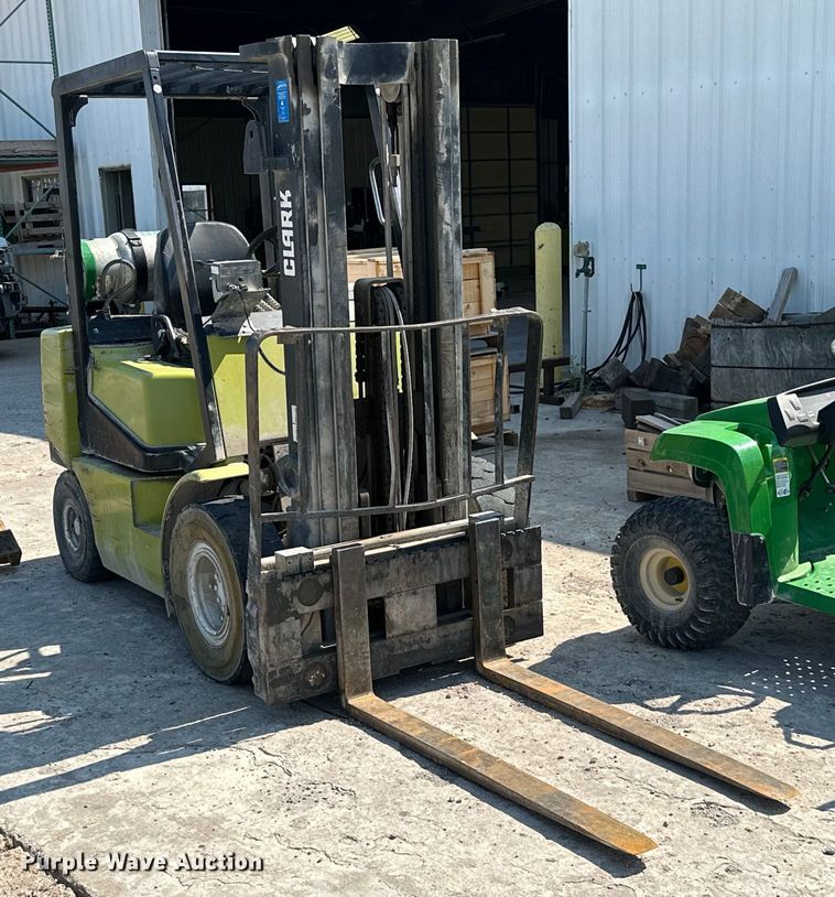 image for item MB9655 Clark CGP25  forklift
