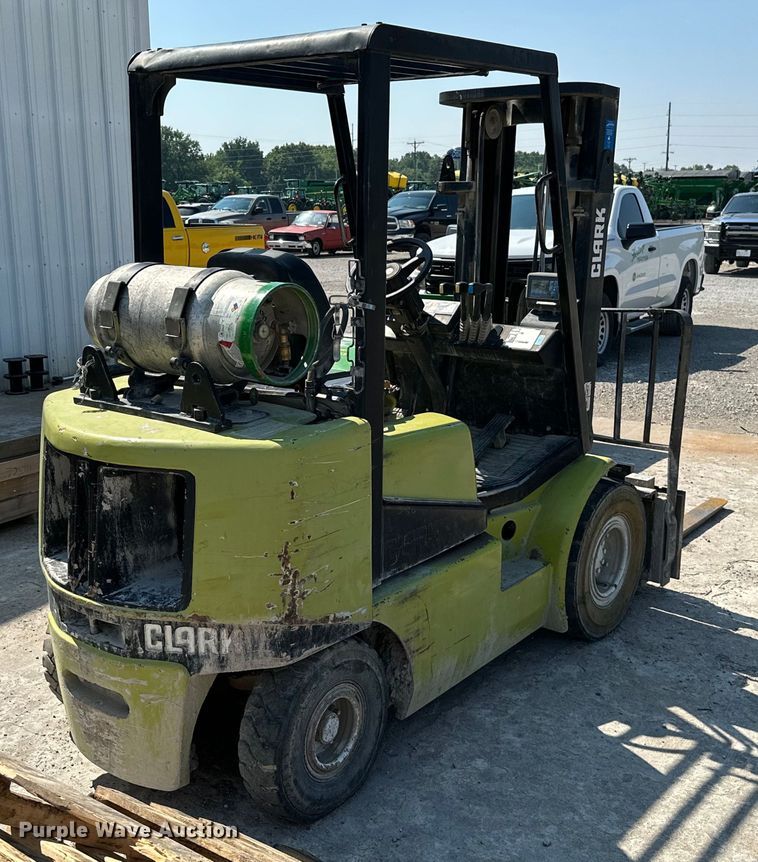 image for item MB9655 Clark CGP25  forklift