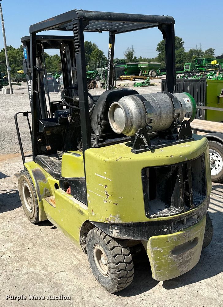 image for item MB9655 Clark CGP25  forklift