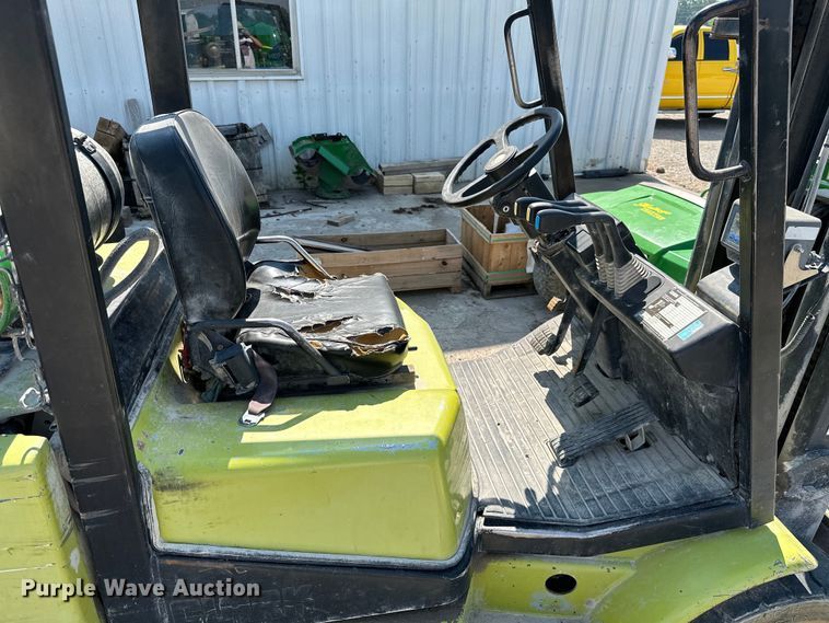 image for item MB9655 Clark CGP25  forklift