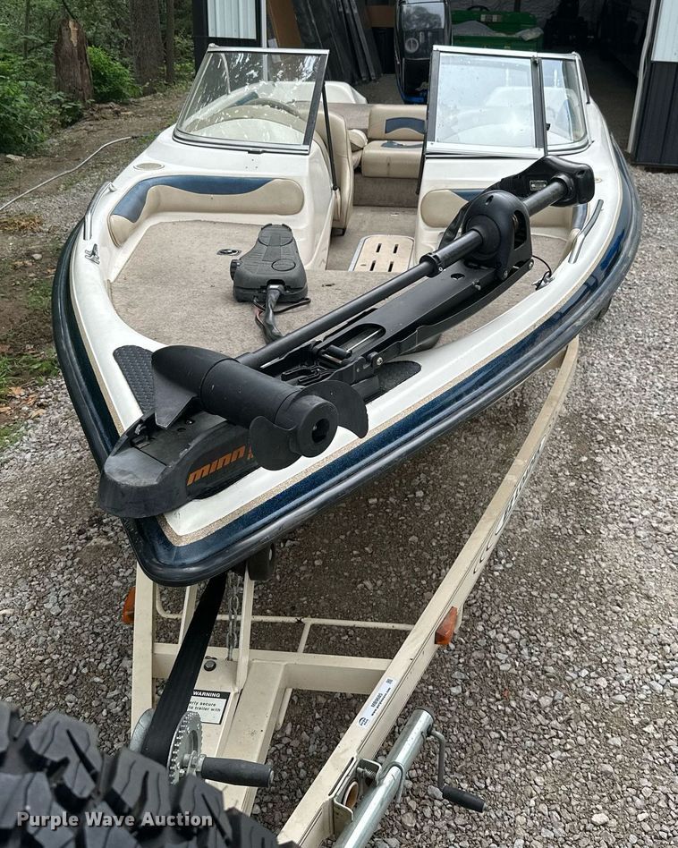 image for item MB9685 2001 Sprint 289FS  boat