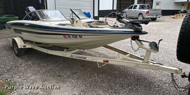 image for item MB9685 2001 Sprint 289FS  boat