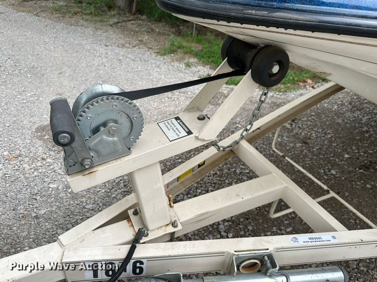 image for item MB9685 2001 Sprint 289FS  boat