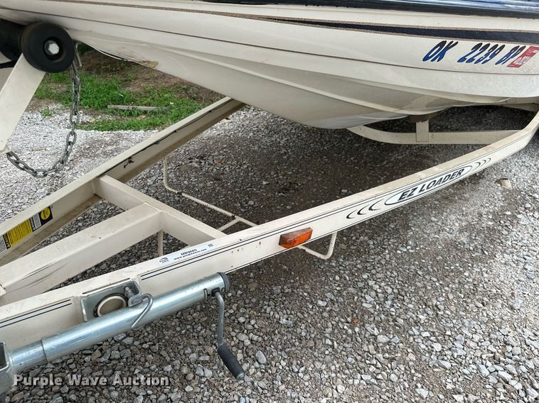 image for item MB9685 2001 Sprint 289FS  boat