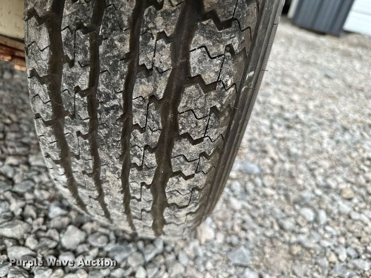 image for item MB9685 2001 Sprint 289FS  boat