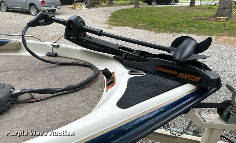 image for item MB9685 2001 Sprint 289FS  boat