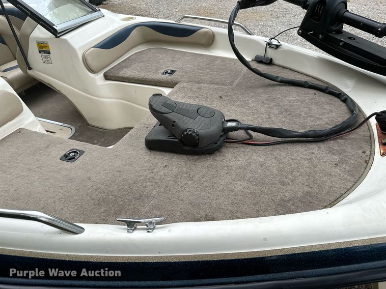 image for item MB9685 2001 Sprint 289FS  boat