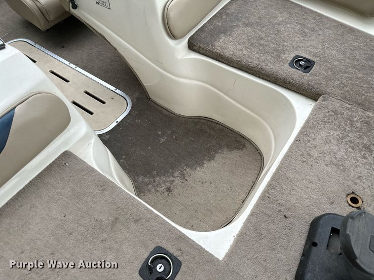 image for item MB9685 2001 Sprint 289FS  boat