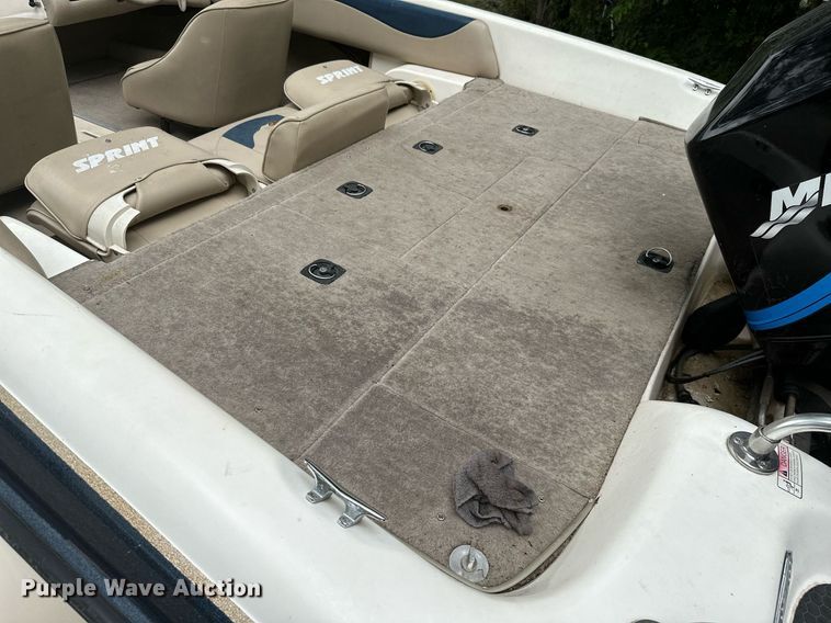 image for item MB9685 2001 Sprint 289FS  boat