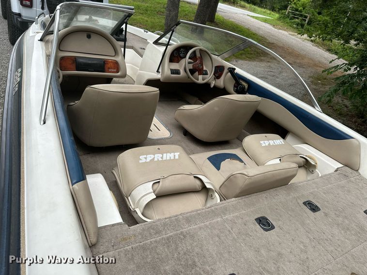 image for item MB9685 2001 Sprint 289FS  boat