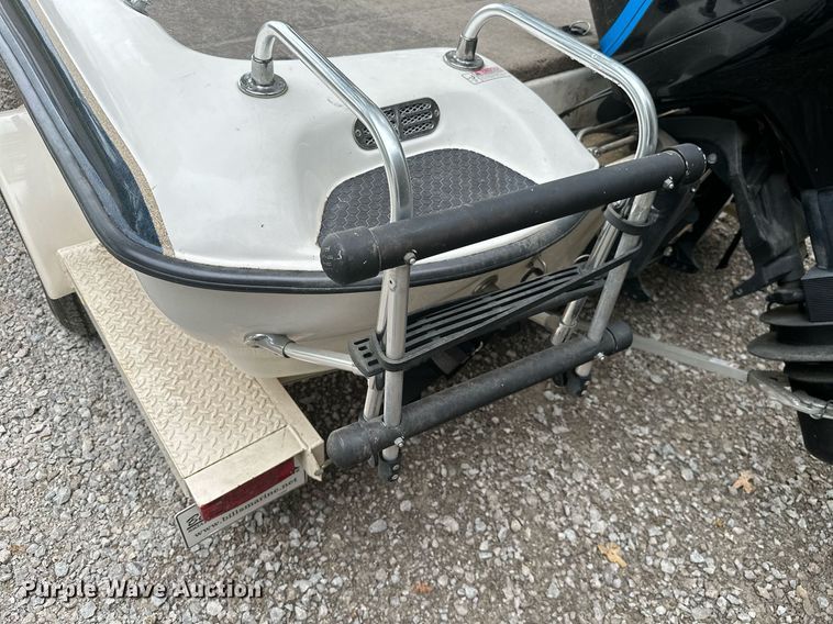 image for item MB9685 2001 Sprint 289FS  boat