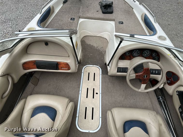 image for item MB9685 2001 Sprint 289FS  boat