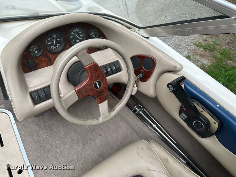 image for item MB9685 2001 Sprint 289FS  boat