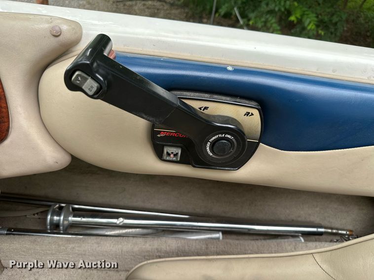 image for item MB9685 2001 Sprint 289FS  boat